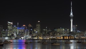 Night_view_of_the_lit_city_of_Auckland_from_Northcote_Point,_Auckland_-_0365